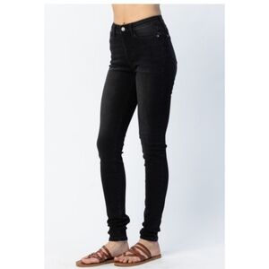 Judy Blue Black Skinny Jeans with High Waist and Slim Fit